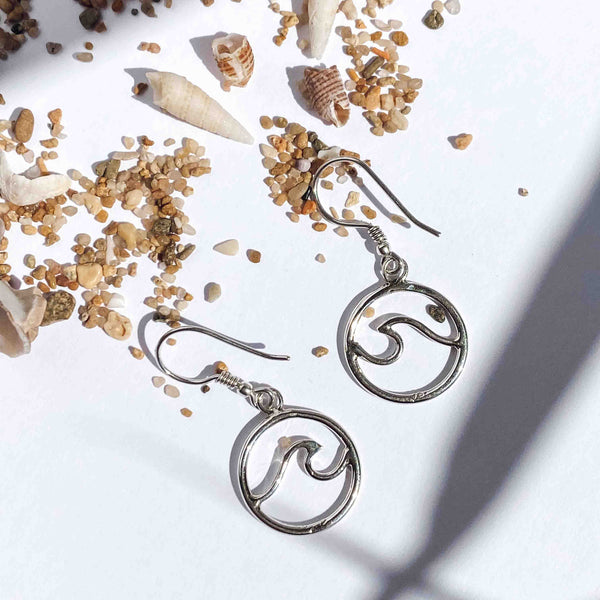 Wind and Soul Coast Chaser Wave Earrings