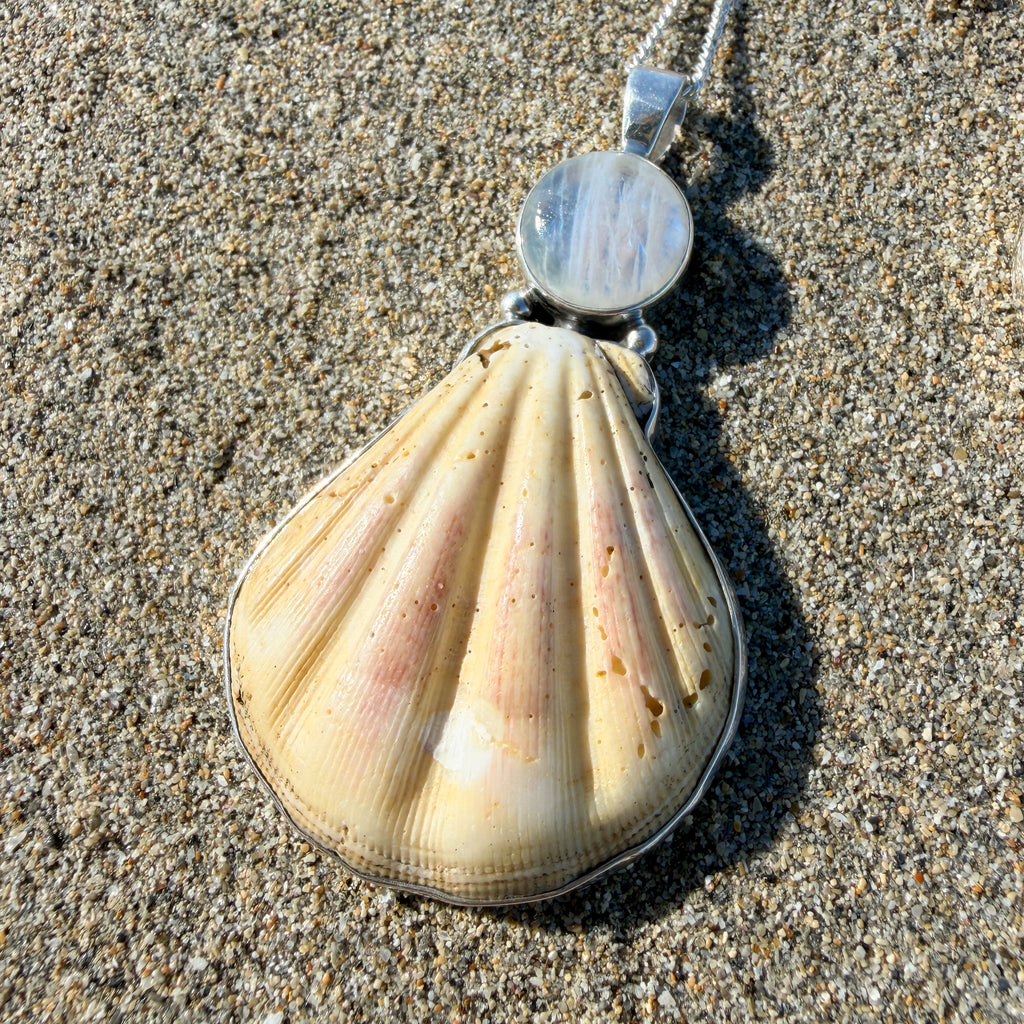 Scallop Shell Necklace - Yellow Moonstone
