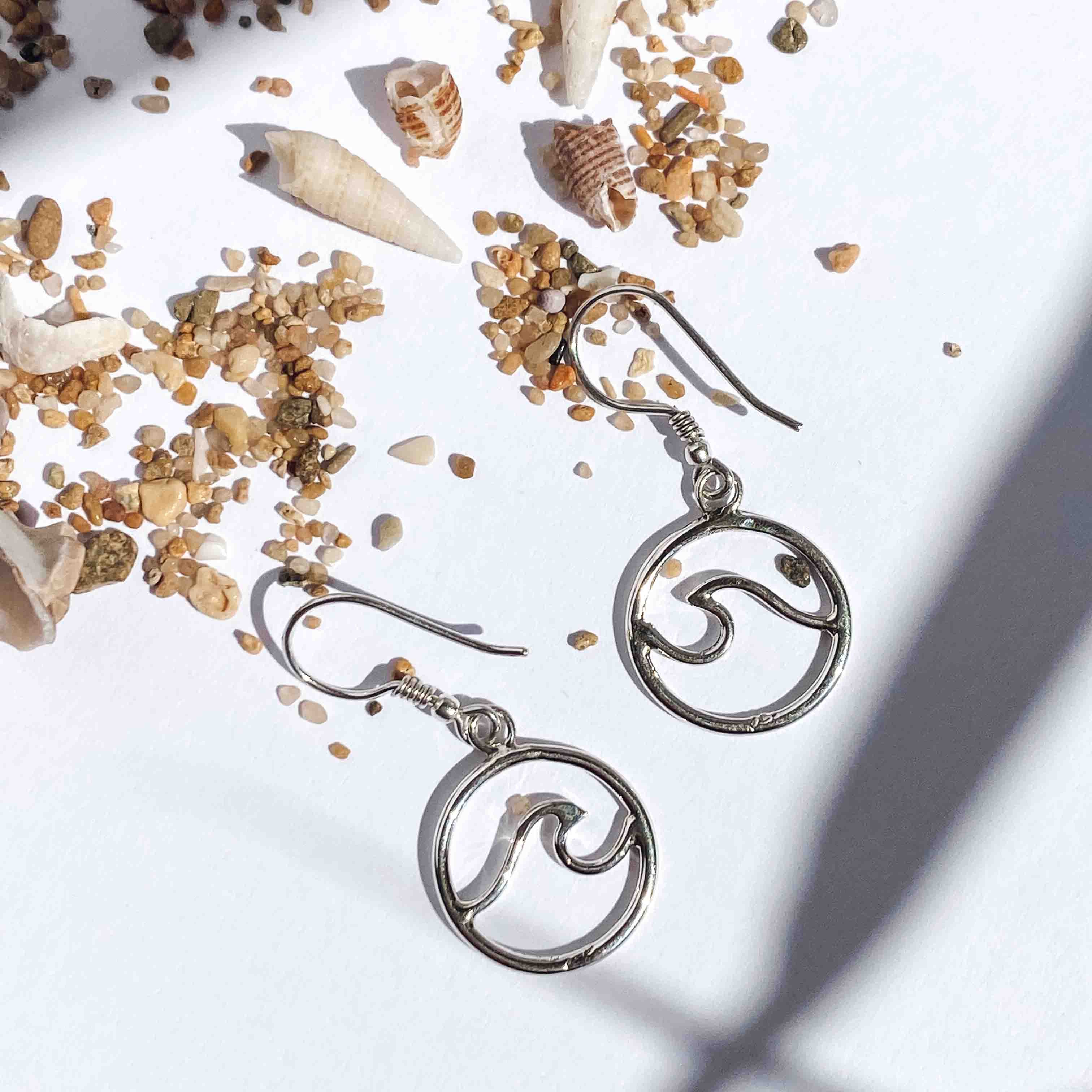 Wind and Soul Coast Chaser Wave Earrings